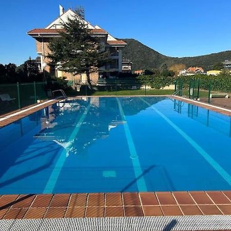 Playa De Berria -Apartamento Con Piscina Y Vistas Al Mar Santoña Zewnętrze zdjęcie
