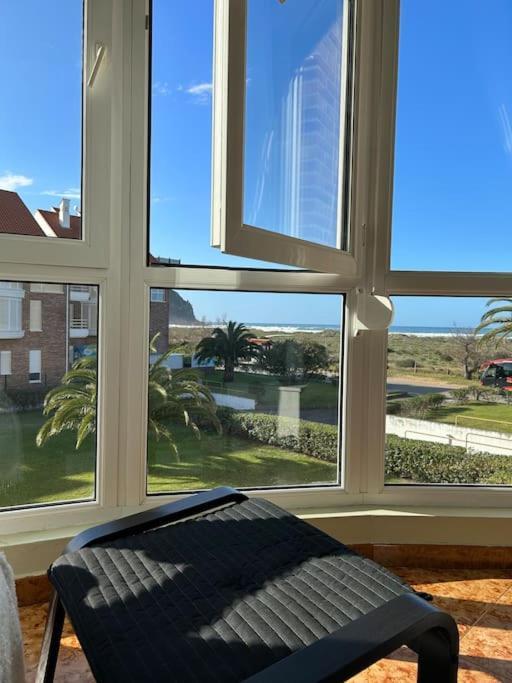 Playa De Berria -Apartamento Con Piscina Y Vistas Al Mar Santoña Zewnętrze zdjęcie