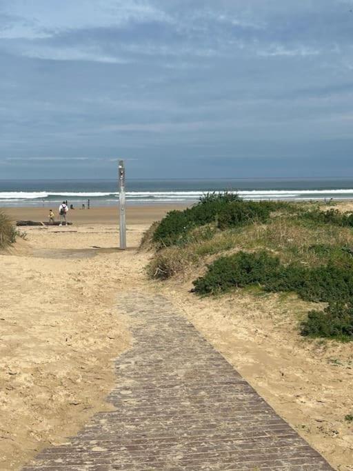 Playa De Berria -Apartamento Con Piscina Y Vistas Al Mar Santoña Zewnętrze zdjęcie