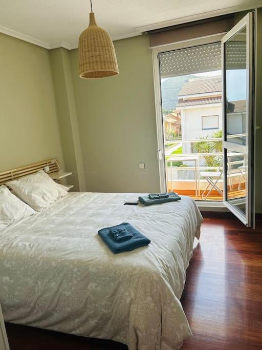 Playa De Berria -Apartamento Con Piscina Y Vistas Al Mar Santoña Zewnętrze zdjęcie