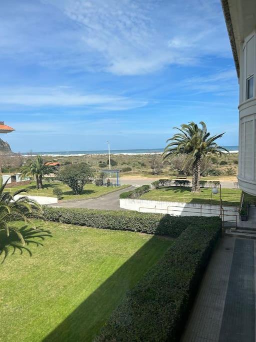 Playa De Berria -Apartamento Con Piscina Y Vistas Al Mar Santoña Zewnętrze zdjęcie