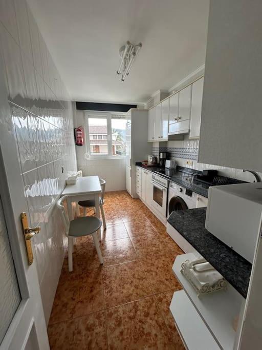 Playa De Berria -Apartamento Con Piscina Y Vistas Al Mar Santoña Zewnętrze zdjęcie