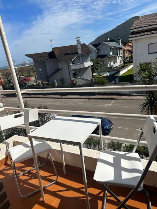 Playa De Berria -Apartamento Con Piscina Y Vistas Al Mar Santoña Zewnętrze zdjęcie