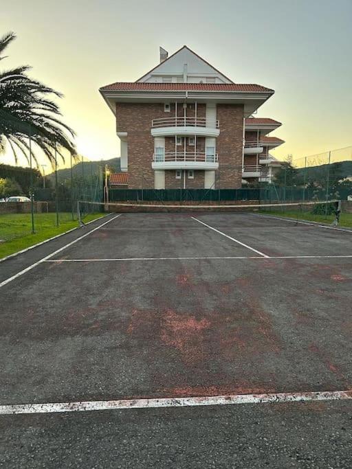 Playa De Berria -Apartamento Con Piscina Y Vistas Al Mar Santoña Zewnętrze zdjęcie