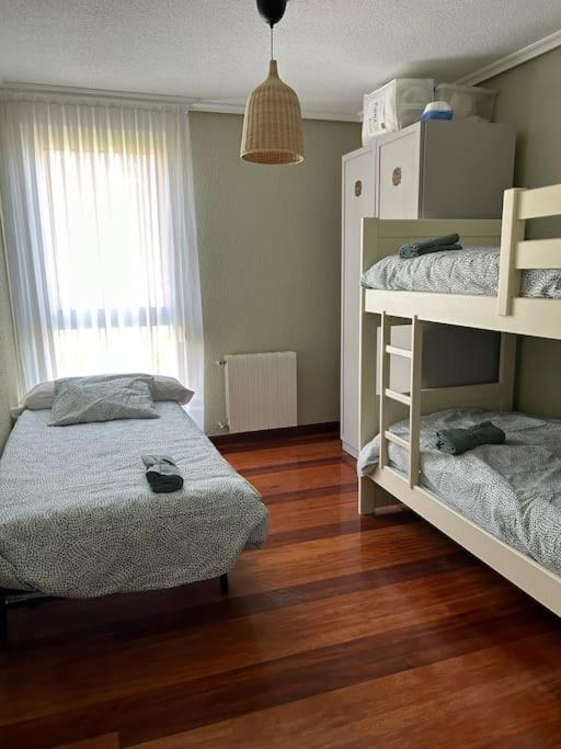 Playa De Berria -Apartamento Con Piscina Y Vistas Al Mar Santoña Zewnętrze zdjęcie