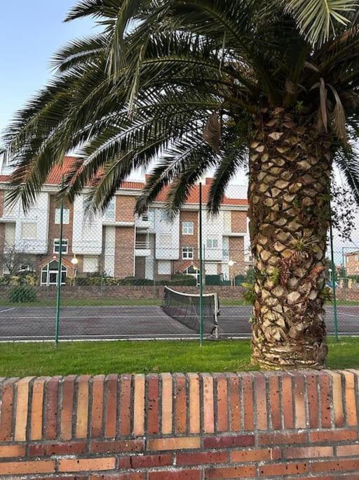 Playa De Berria -Apartamento Con Piscina Y Vistas Al Mar Santoña Zewnętrze zdjęcie